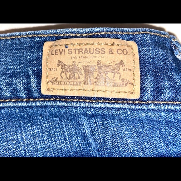 Women’s Vintage Levi Jeans - Picture 5 of 6